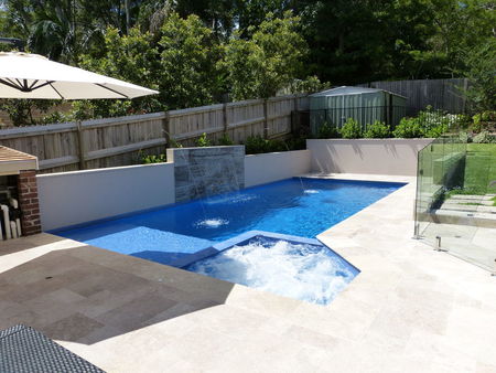 Mid blue fully tiled pool and spa with feature wall and fountain