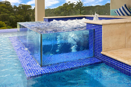 Glass wall in raised spa